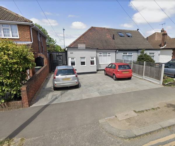 Parking on Carlingford Drive, SS0