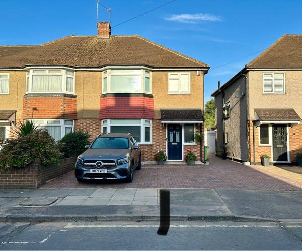 Parking on Clovelly Close, UB10