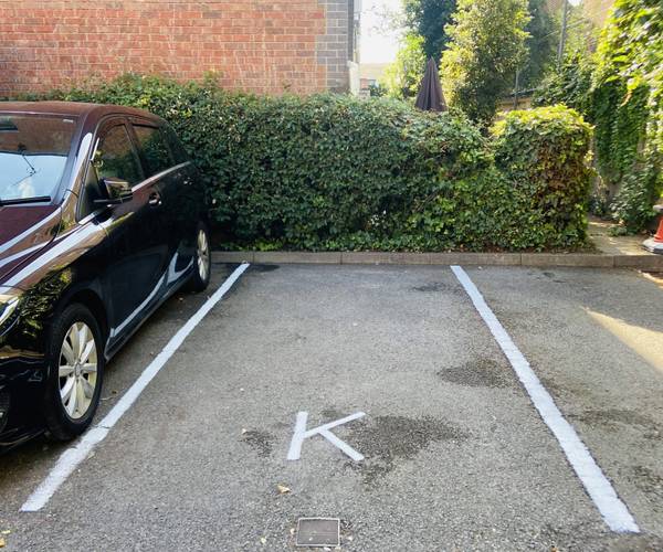 Parking on Scotts Road, W12