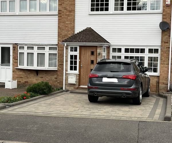 Parking on Warley Mount, CM14