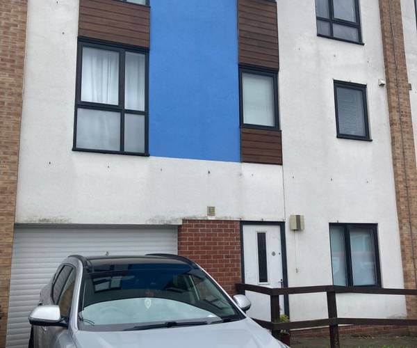 Parking on Collingburn Avenue, M5
