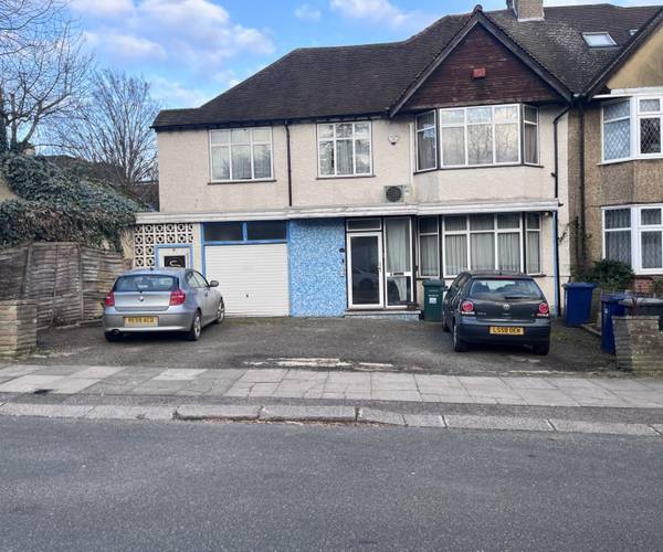 Holmdale Gardens, NW4