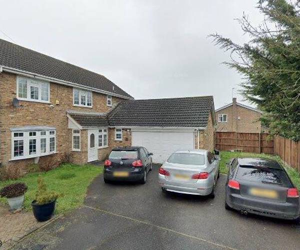 Squirrels Close, UB10