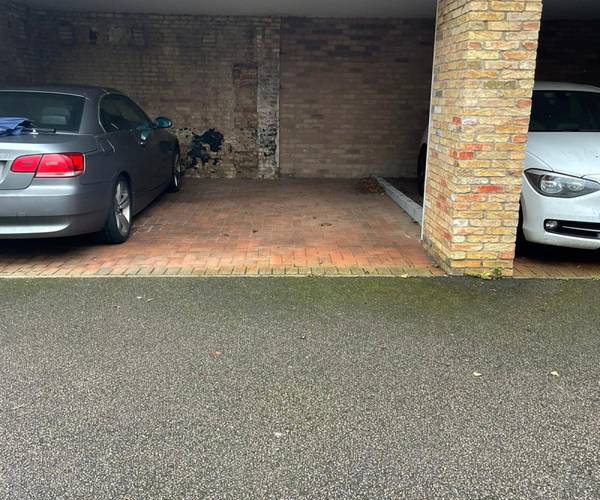 Moore Court, CB6