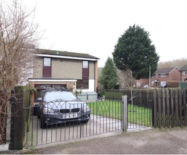 Parking on Chestnut Terrace, NP25