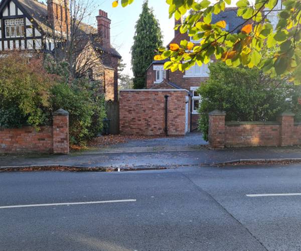 Parking on Court Oak Road, B17