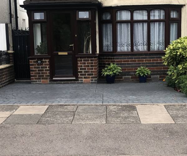 Parking on Lymedene Road, B42