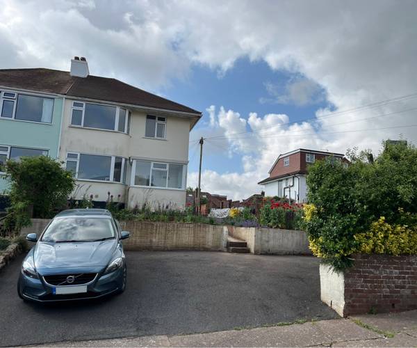 Parking on East Avenue, EX1