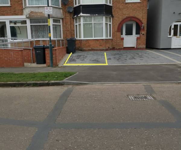 Parking on Este Road, B26