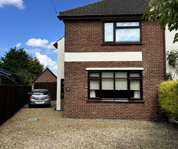 Parking on Holcombe Avenue, PE30
