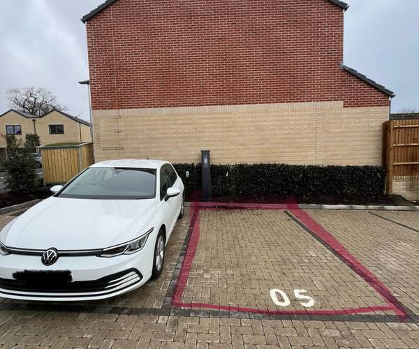 Parking on Coopers Hill, RG12
