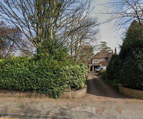 Russell Road, B13