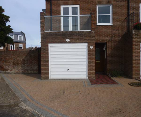 Parking on Marine Court, PO4
