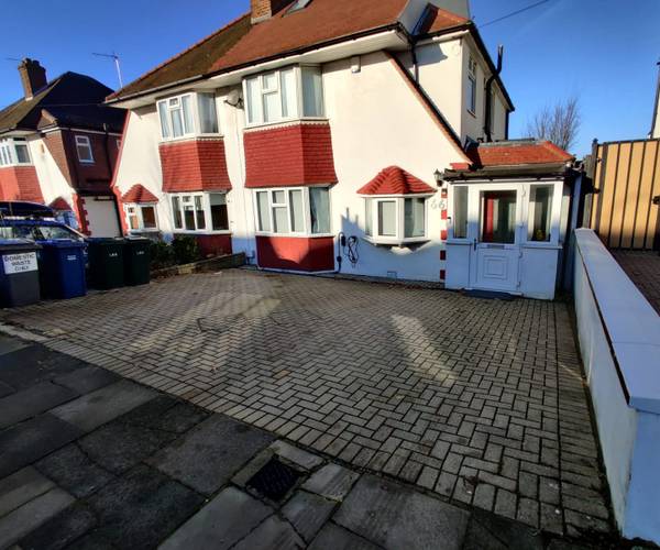 Parking on Chase Way, N14