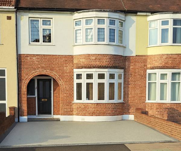 Parking on Belmont Avenue, KT3