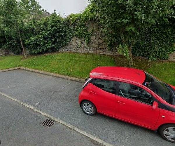 Parking on Glin Ree Court, BT34