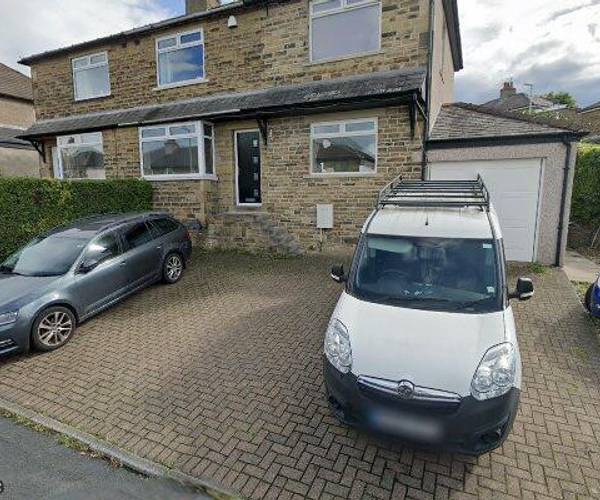 Lodge Avenue, HX5