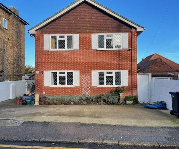 Parking on The Vale, CT10