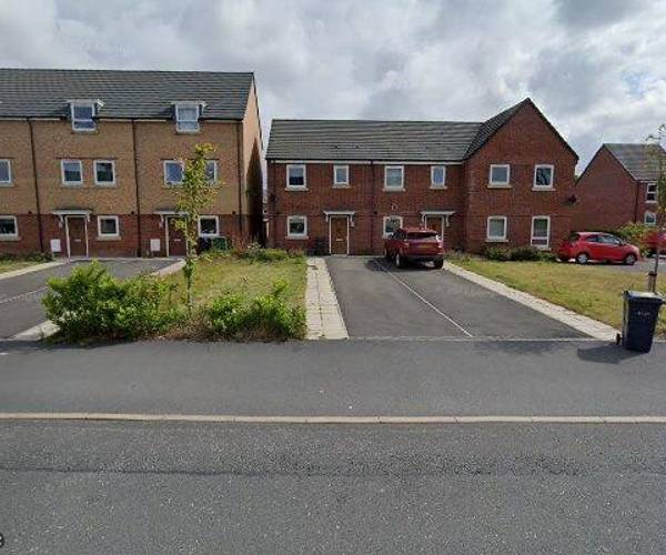 Parking on Thornton Road, CH65