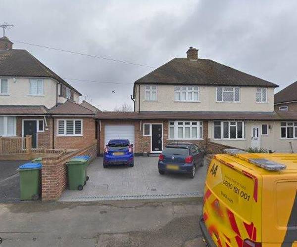Parking on Tartar Road, KT11