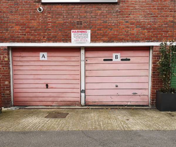 Parking on Devonshire Place Mews, W1G