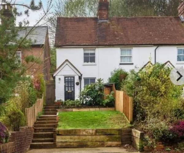 Parking on Kings Road, GU27