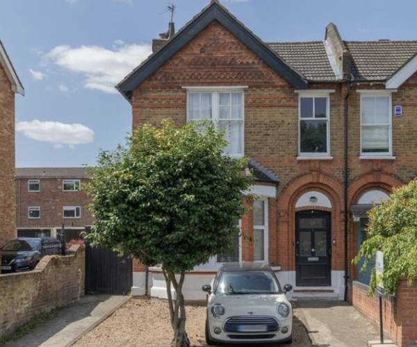 Parking on Spratt Hall Road, E11