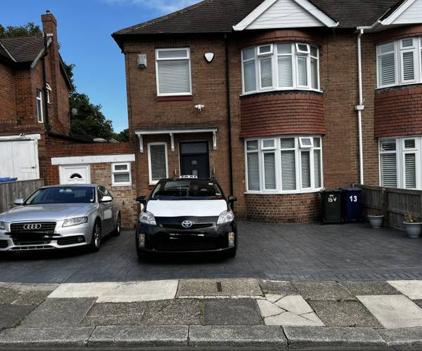 Parking on Ventnor Avenue, NE4