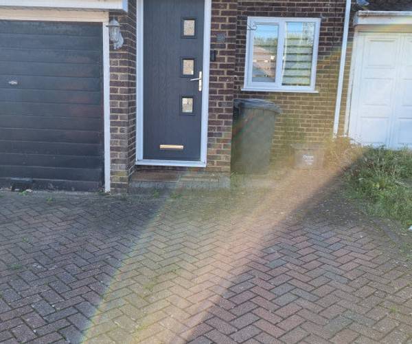 Wolston Close, LU1