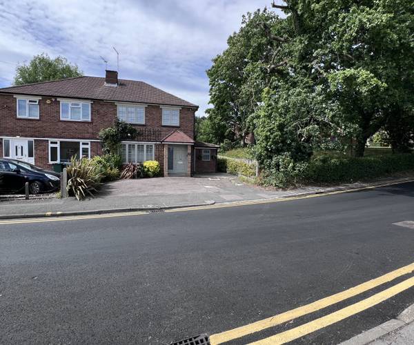 Parking on Wellhouse Lane, EN5