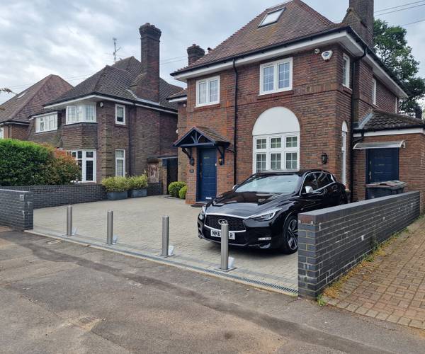 Parking on Whitehill Avenue, LU1