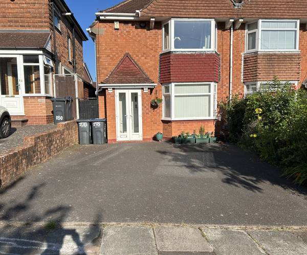 Parking on Newlands Road, B30