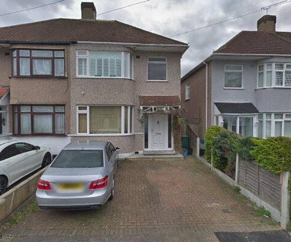 Parking on Ascot Close, IG6