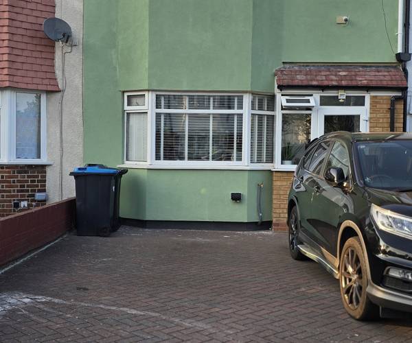 Parking on Milton Grove, N11