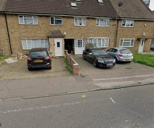 Parking on Elsinge Road, EN1