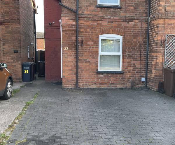 Parking on Grove Road, B91