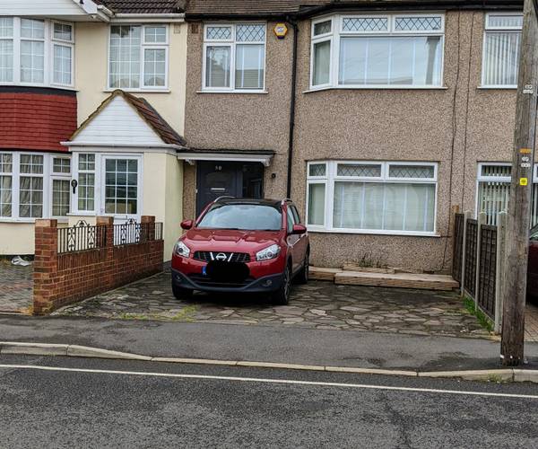 Parking on Richmond Avenue UB10
