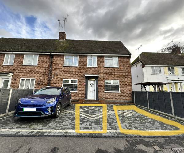 Parking on Beechwood Gardens, SL1