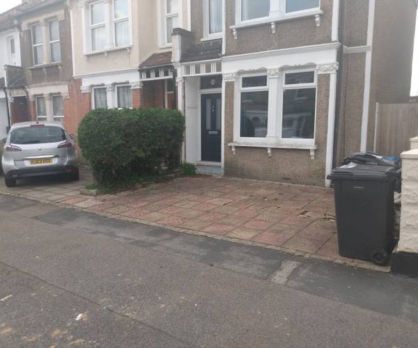 Parking on Charnwood Road, SE25