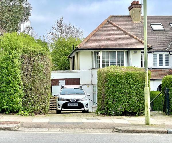 Parking on The Vale, NW11