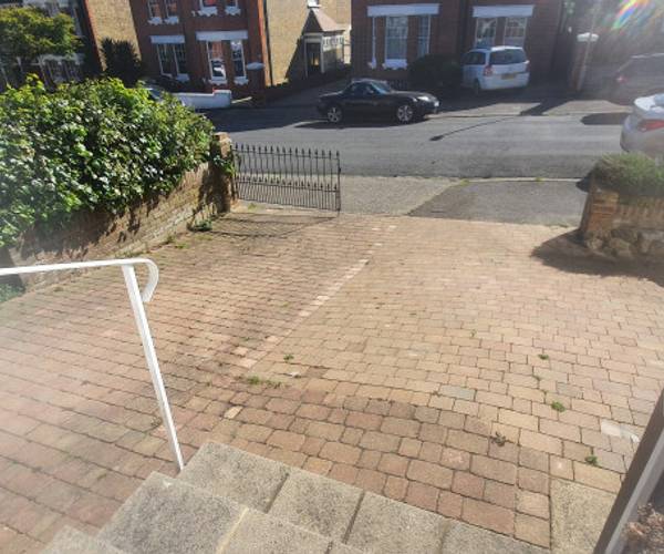 Parking on Pierremont Avenue, CT10