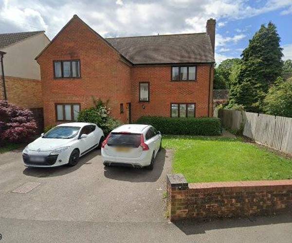 Parking on Morton Avenue, OX5