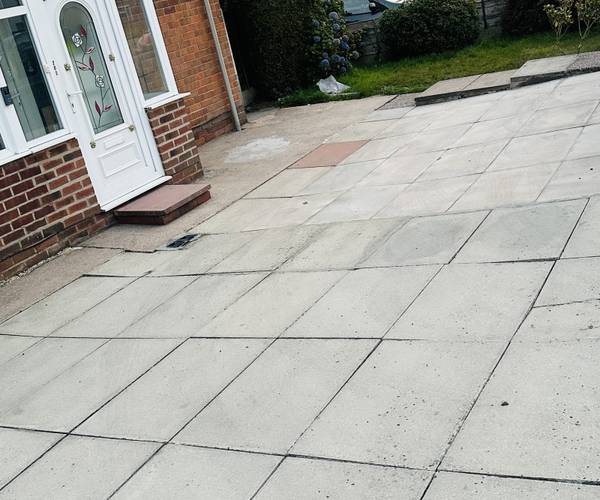 Sale Road, M23