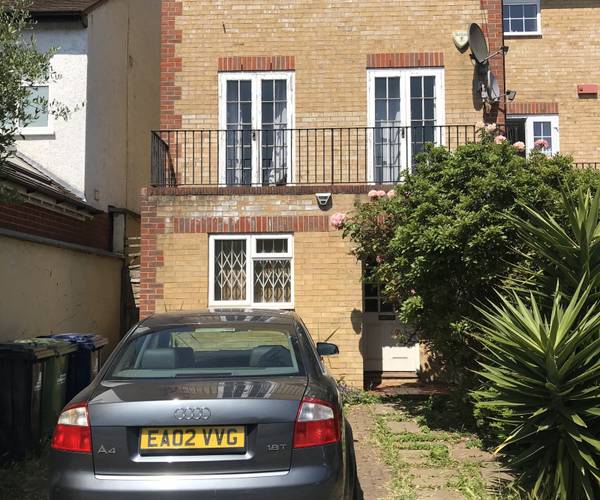 Parking on Worcester Drive, W4