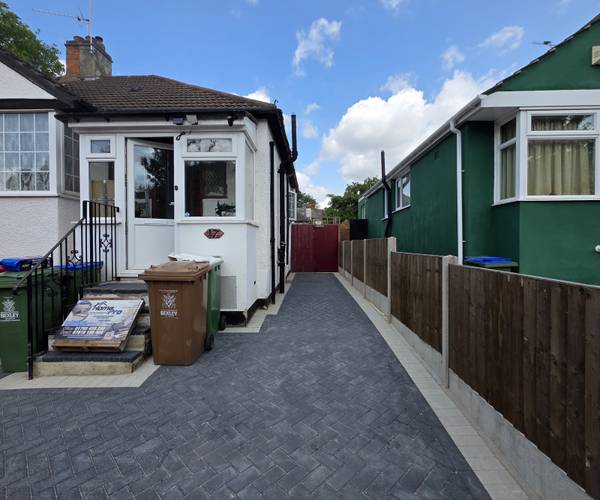 Parking on Rushdene, SE2