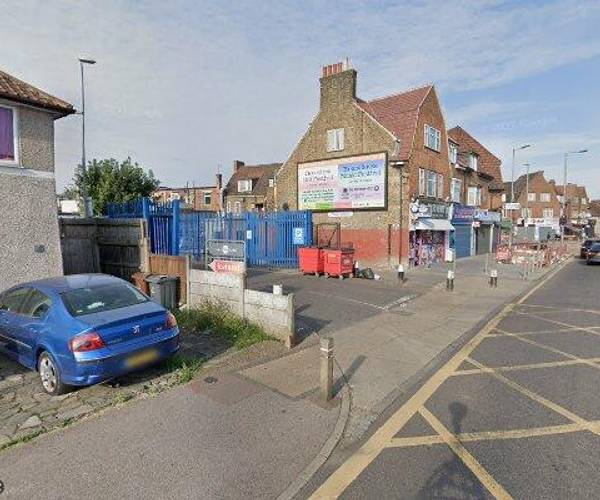 Parking on Reede Road, RM10