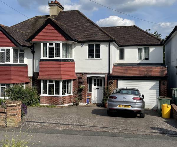 Parking on Sunnymede Avenue, SM5