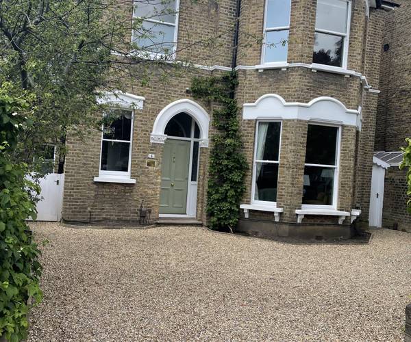 Parking on Mortlake Road, TW9