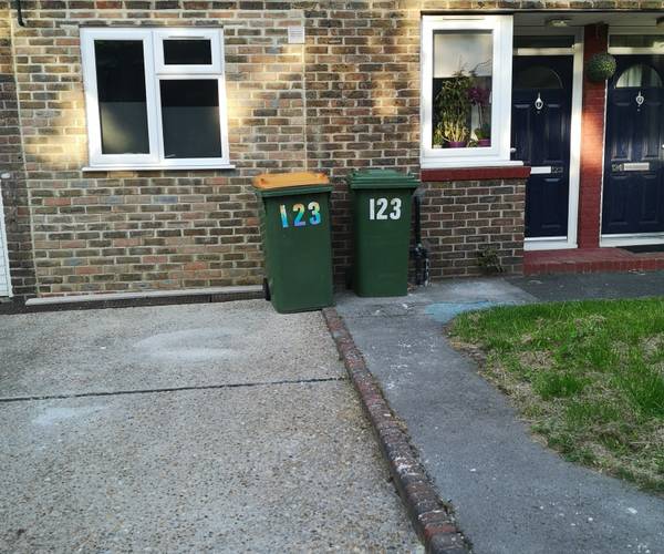Parking on Hoskins Close, E16