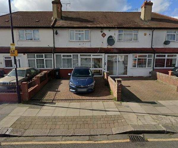 Leyburn Grove, N18